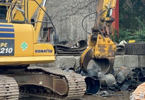 フロートの破砕(宇部樹脂加工)