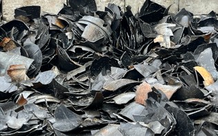 フロートの破砕(宇部樹脂加工)